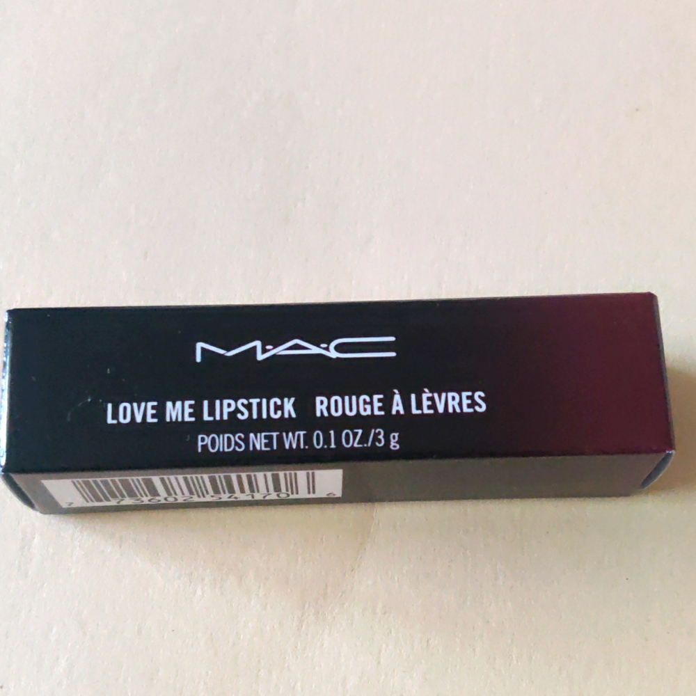 MAC Love me Lipstick 425 Maison Rouge